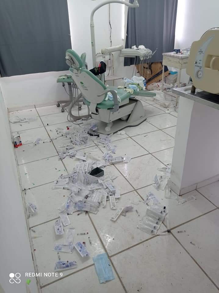 Materiais do consultório dentista foram destruídos