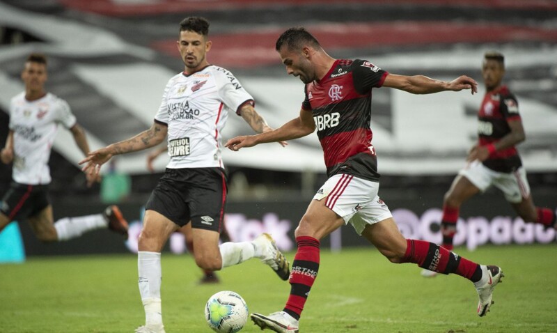 Flamengo e Athletico-PR se enfrentam em Curitiba