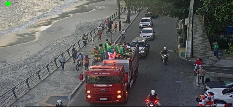 Atletas desfilaram pelas ruas de Niterói