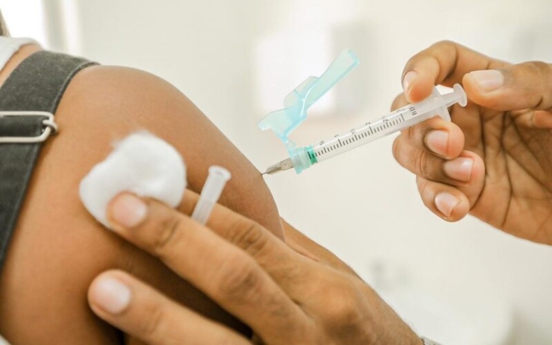 O cidadão que se recusar ou desistir de vacina por causa da marca deve assinar Termo de Responsabilidade