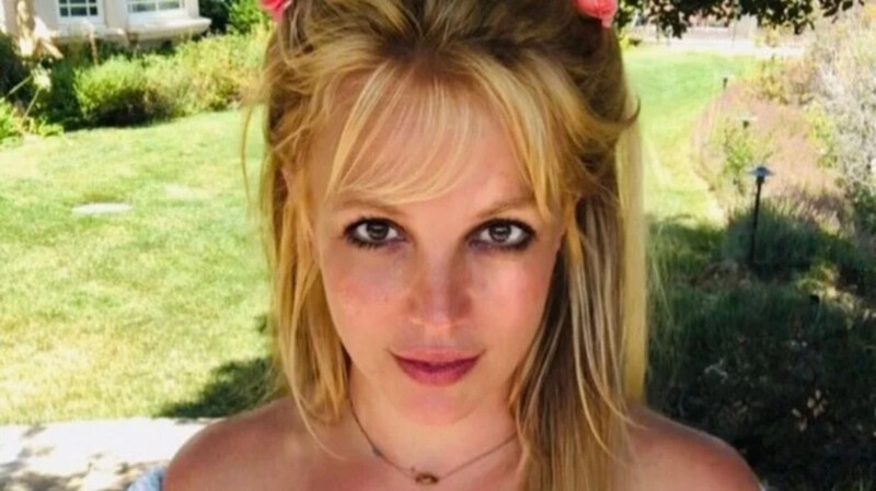 Britney Spears comemora gravidez do 3° filho