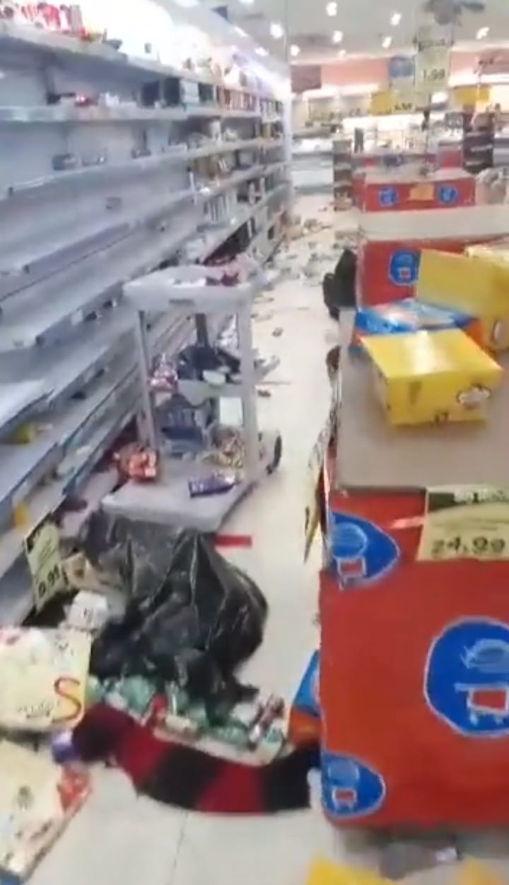 Supermercado foi alvo de saqueadores em Inhaúma