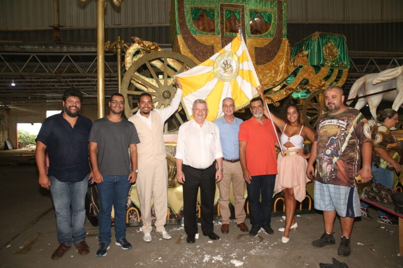 Escolas de samba irão desfilar no Caminho Niemeyer