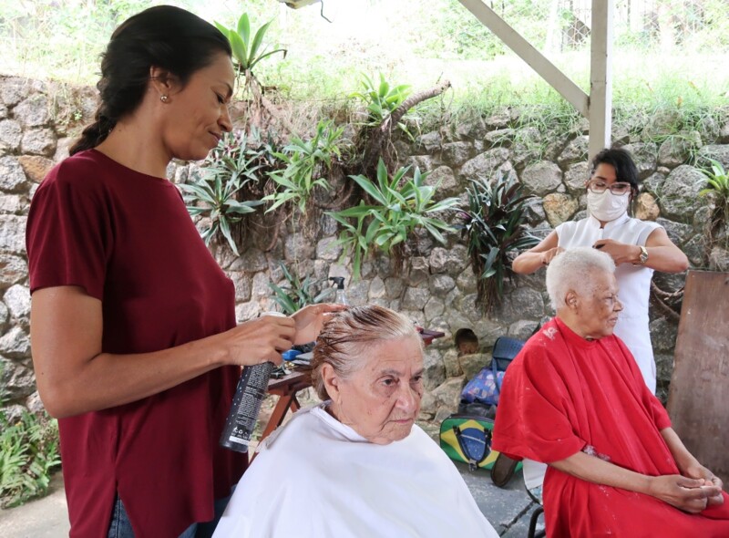 O projeto visa proporcionar um dia diferenciado com atividades para os idosos residentes das Instituições de Longa Permanência (Ilpis) do município