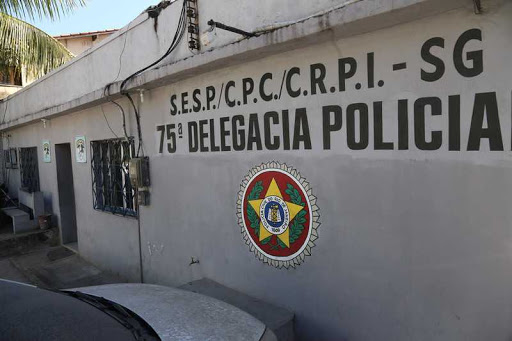 Policiais da 75ª DP (Rio do Ouro) participaram da ação