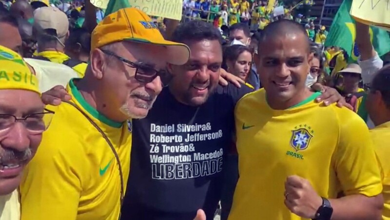 Fabrício Queiroz participa de ato a favor de Bolsonaro em Copacabana |  JORNAL O São Gonçalo On-line