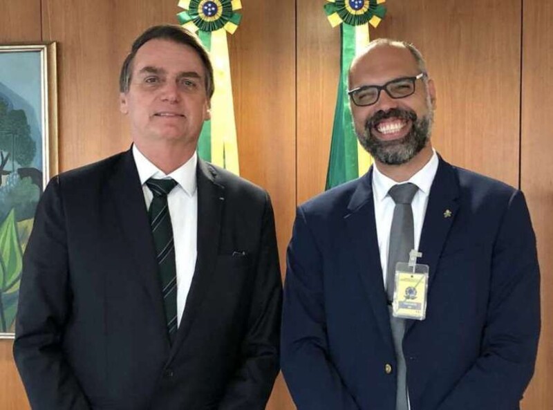 O presidente Jair Bolsonaro e o blogueiro Allan dos Santos