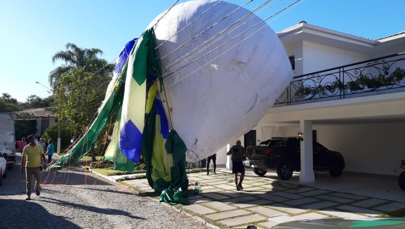 Balão caiu em condomínio residencial