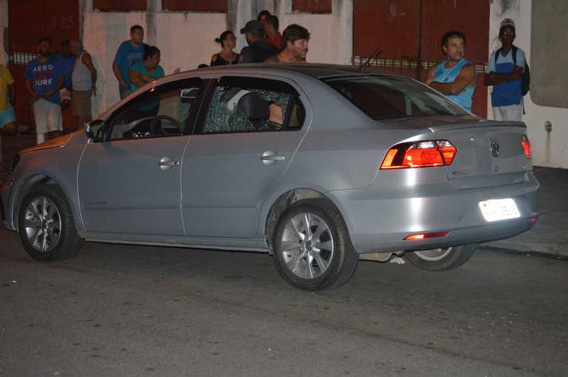 O motorista estava em um Voyage aguardando a namorada, quando foi abordado pelos assassinos na Rua Rodrigues da Fonseca  