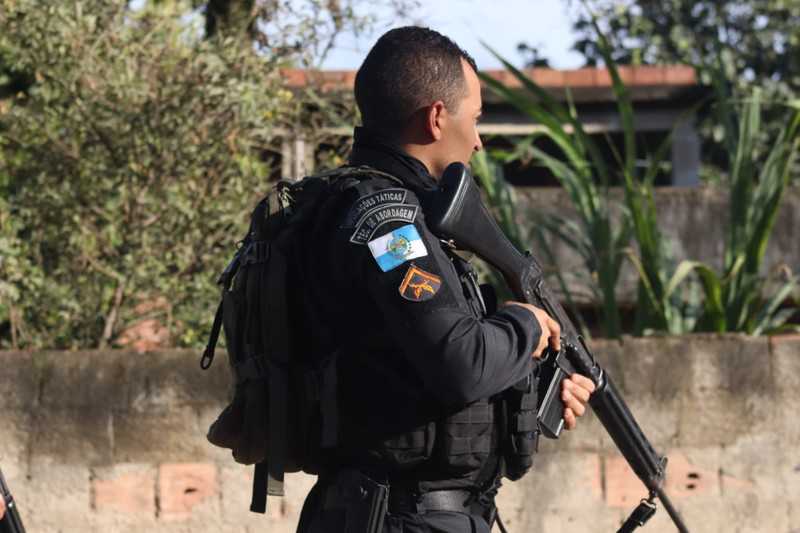 Polícia Militar faz operação no Complexo do Anaia, em São Gonçalo ...
